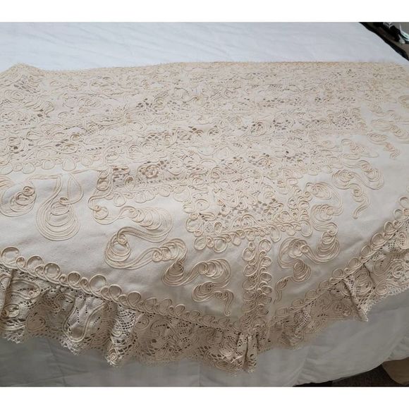 Battenberg on heavy cotton lace throw triangle shawl bed cover - Picture 6 of 10